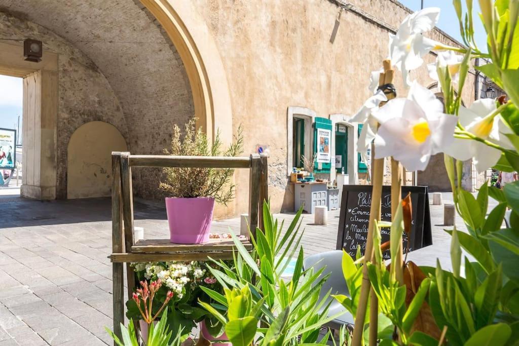 Appartement Authentique Situe En Plein Centre D'Antibes Exterior foto